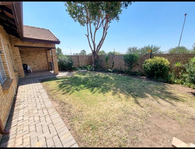 2 BEDROOM TOWNHOUSE FOR SALE IN RIVERSDALE